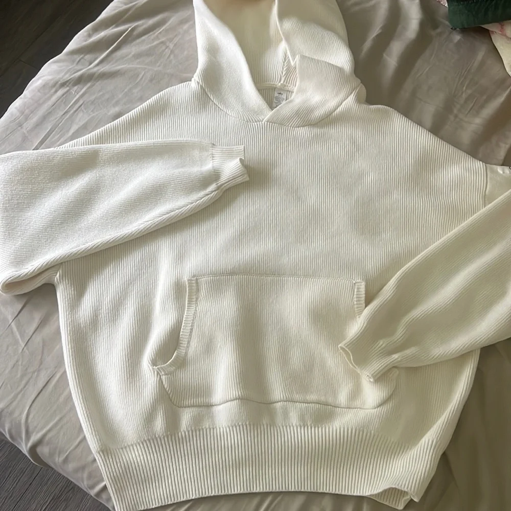 ALO Yoga Cream Oversized Hooded Sweater - Picture 3 of 9